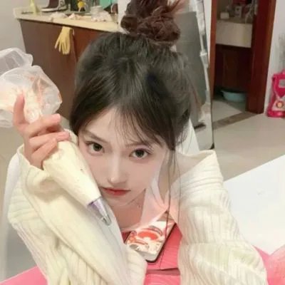 和红色中国人看电视